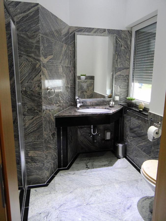 Travelers Home Hasloch  ภายนอก รูปภาพ